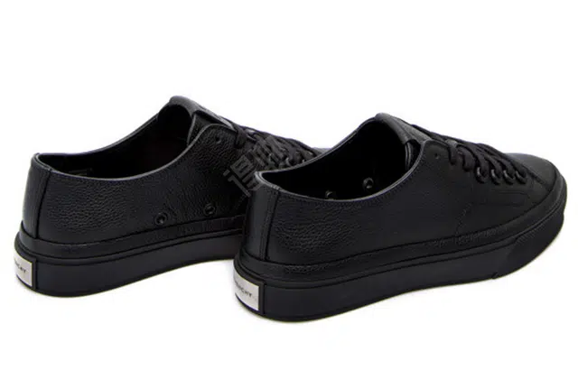 GIVENCHY