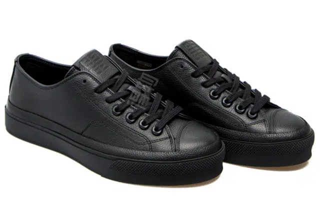 GIVENCHY