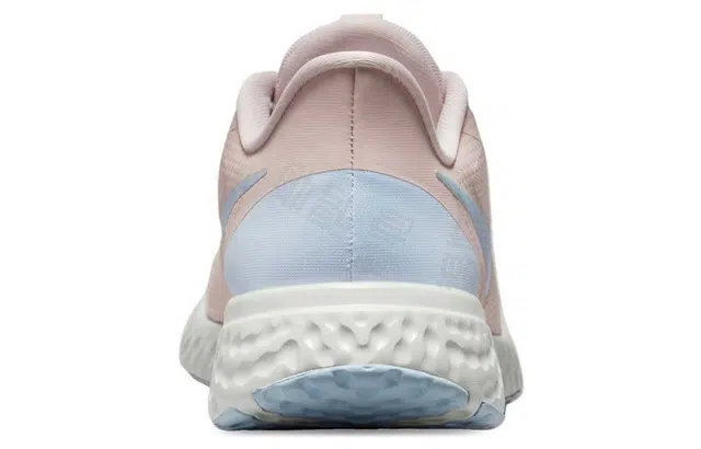 Nike REVOLUTION 5