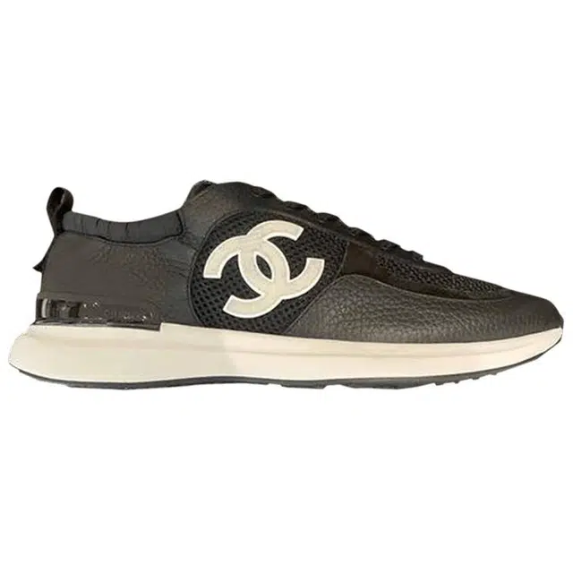 CHANEL Sneaker