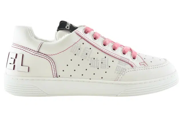 CHANEL Low-Top
