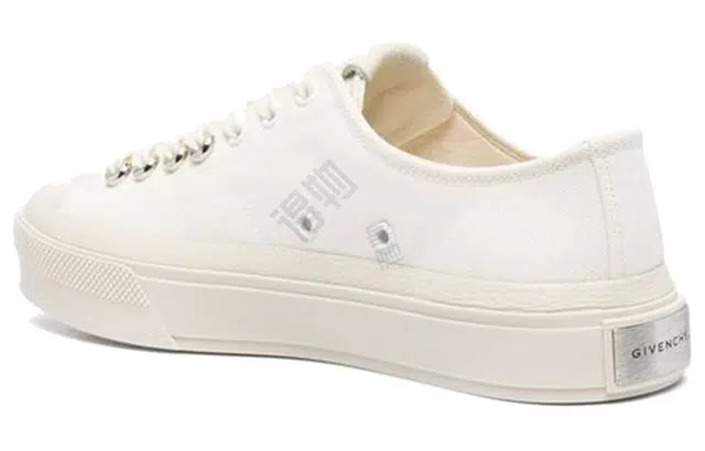 GIVENCHY