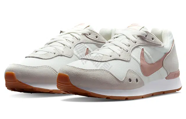 Nike Venture Runner wide