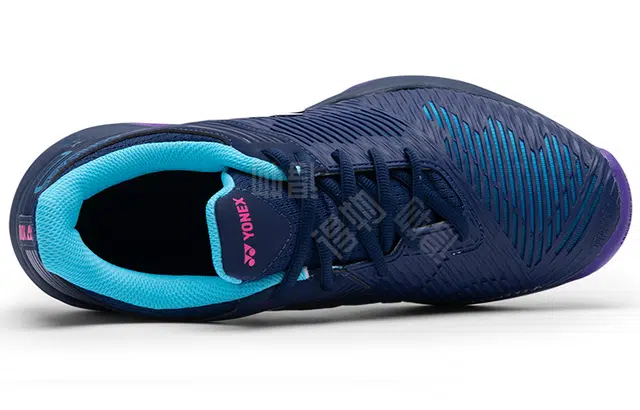 YONEX
