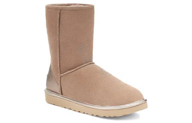 UGG CLASSIC SHORT
