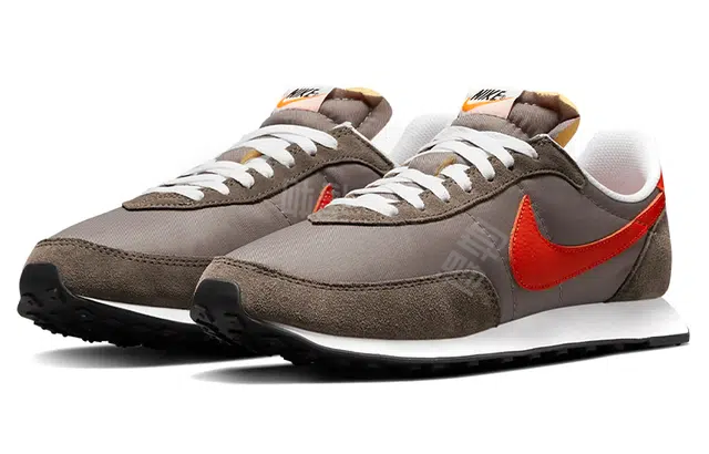 Nike Waffle Trainer 2 Brown Red