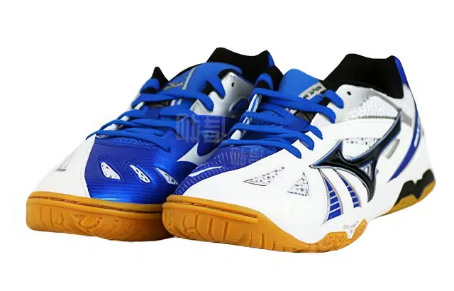 Mizuno Wave Medal 5