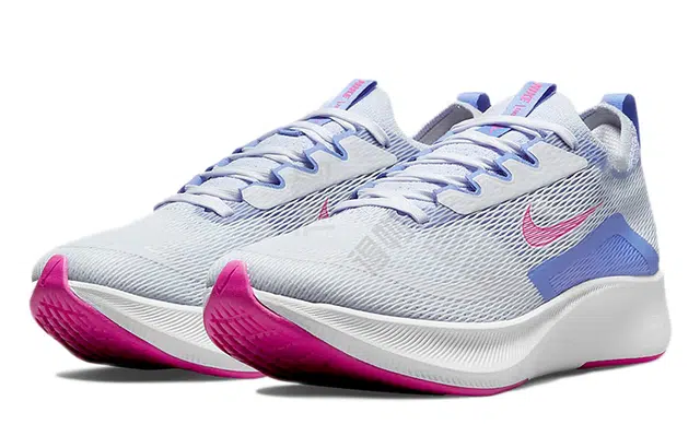 Nike Zoom Fly 4
