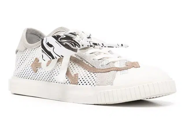 OFF-WHITE