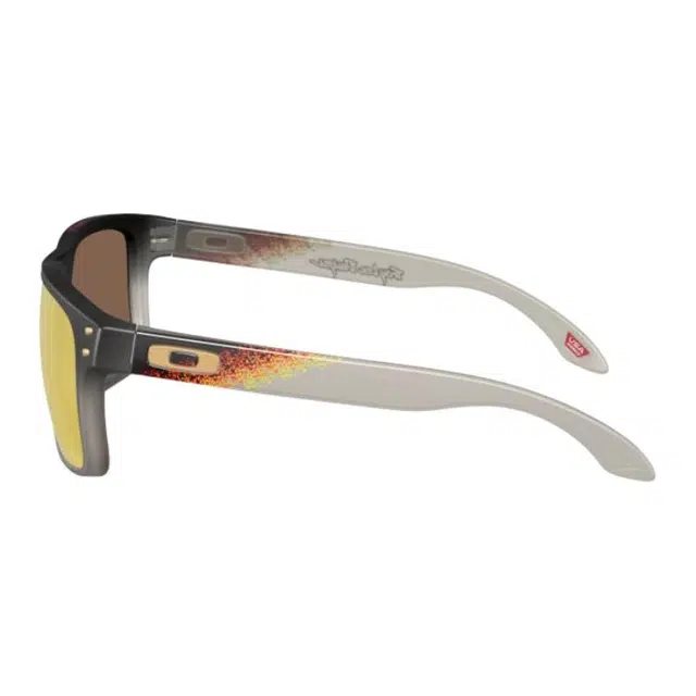 Oakley TR