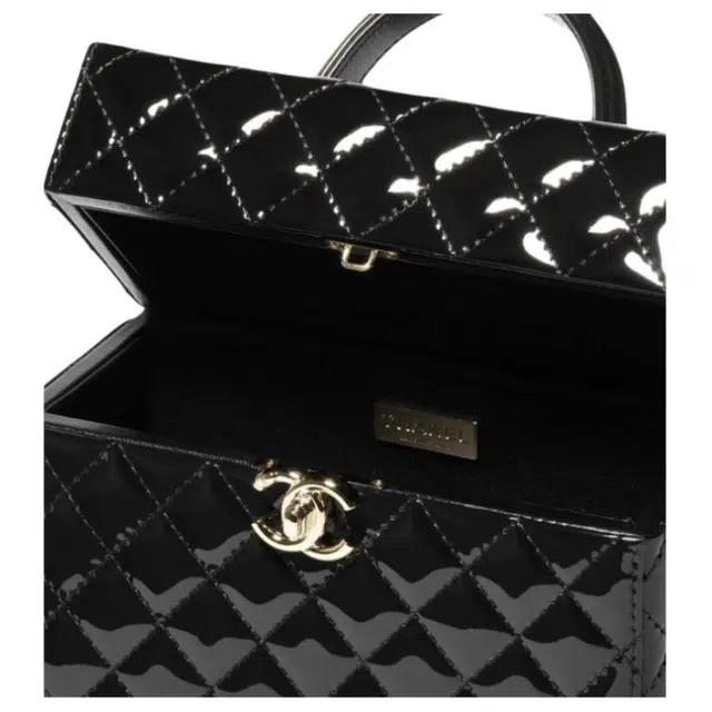 CHANEL 202425A C LOGO