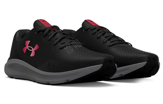 Under Armour Pursuit Charged