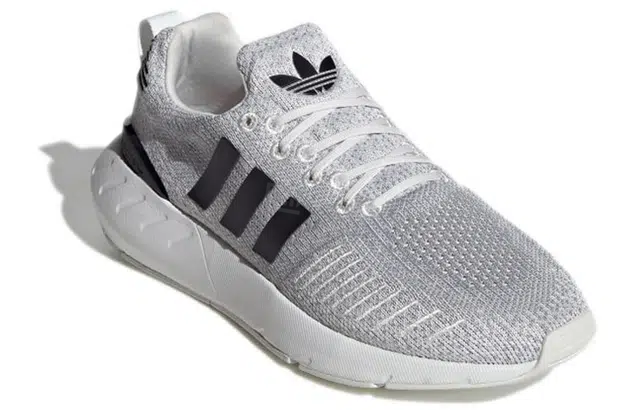 adidas originals Swift Run 22