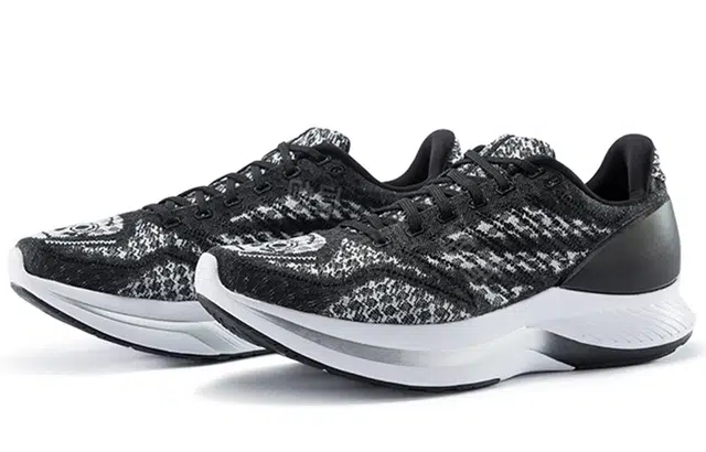 Saucony Endorphin Shift
