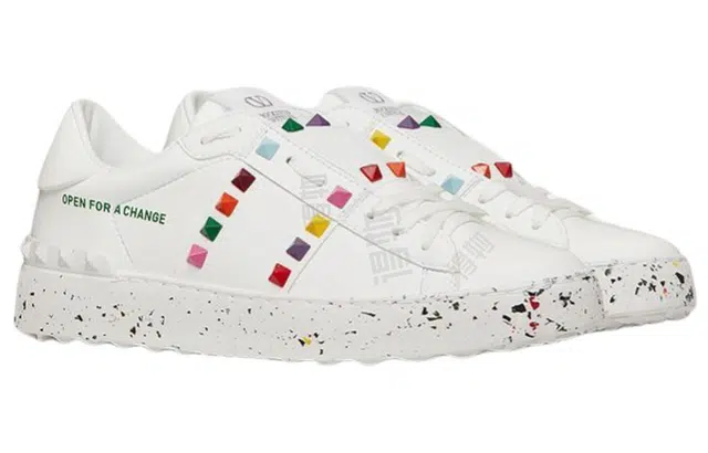 Valentino Open for a Change