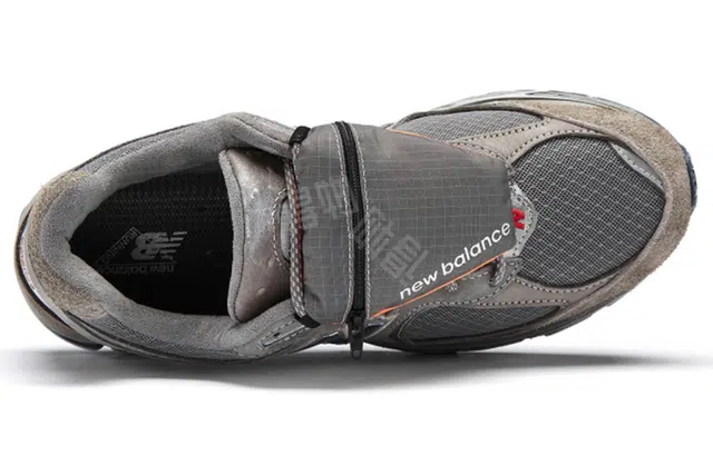 New Balance NB 2002R Pouch