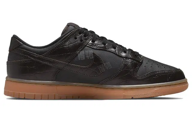 Nike Dunk Low se "velvet brown and black"
