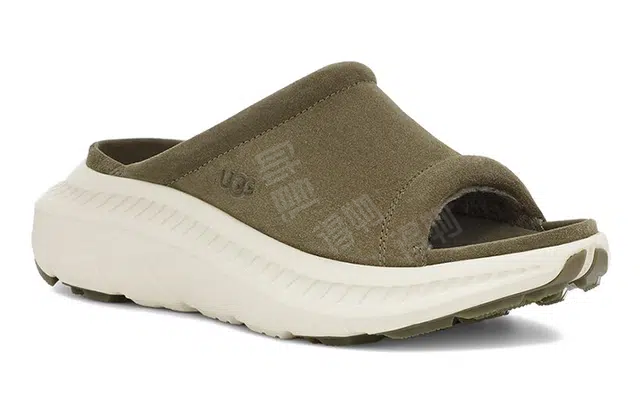 UGG CA805