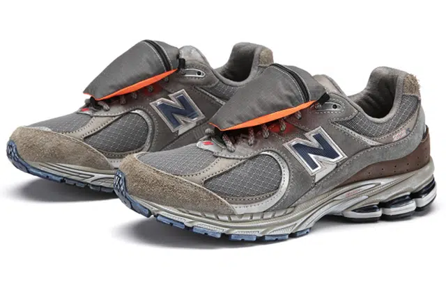 New Balance NB 2002R Pouch