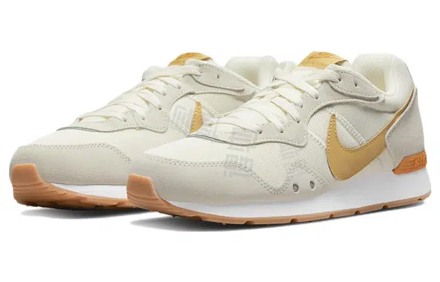 Nike Venture Runner