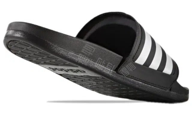 adidas Adilette