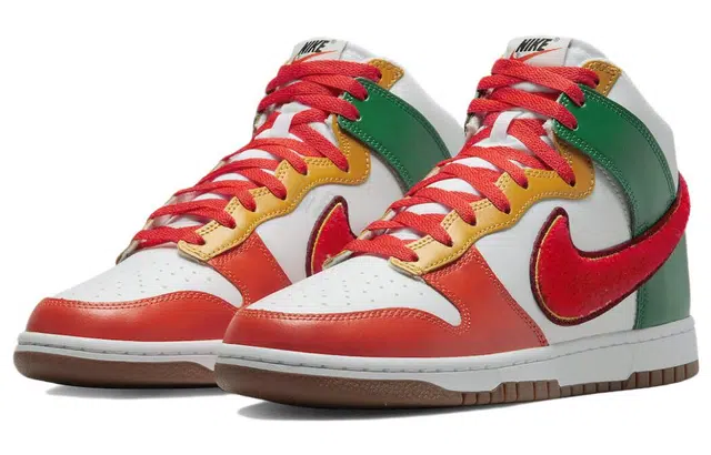 Nike Dunk Retro "Chenille Swoosh"