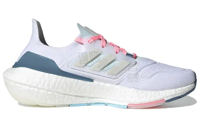 adidas Ultraboost 22