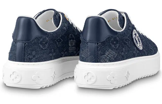 LOUIS VUITTON Time Out