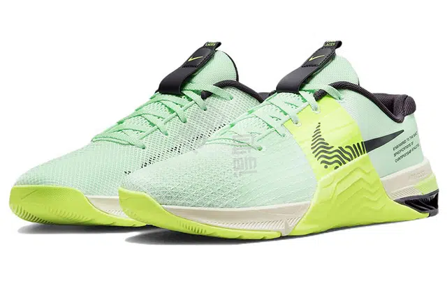 Nike Metcon 8 FlyEase
