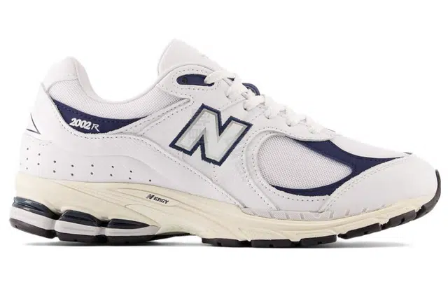 New Balance NB 2002R