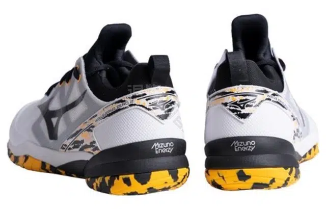 Mizuno Wave Fang Zero
