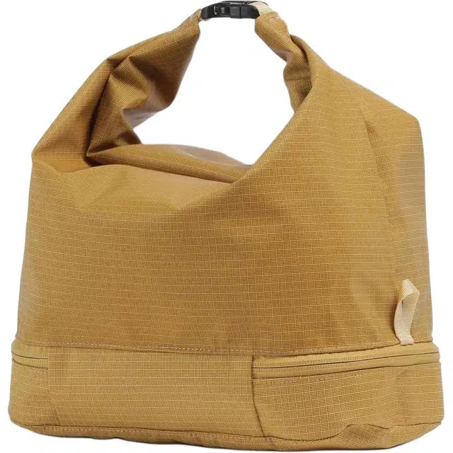 patagonia Black Hole 12L Logo
