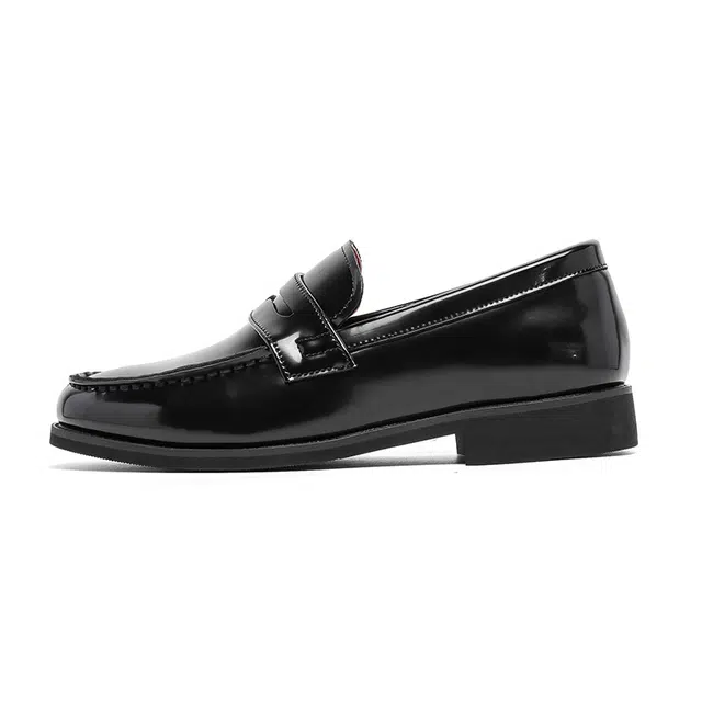V05 Loafers