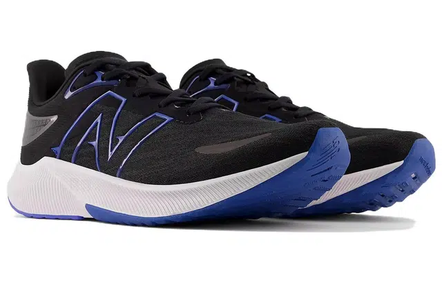 New Balance FuelCell Propel v4