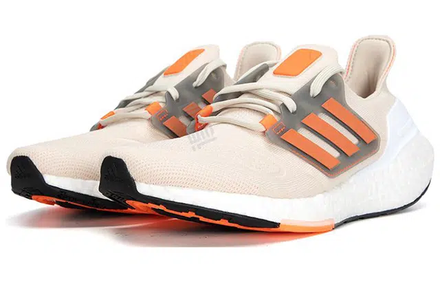 adidas Ultraboost 22