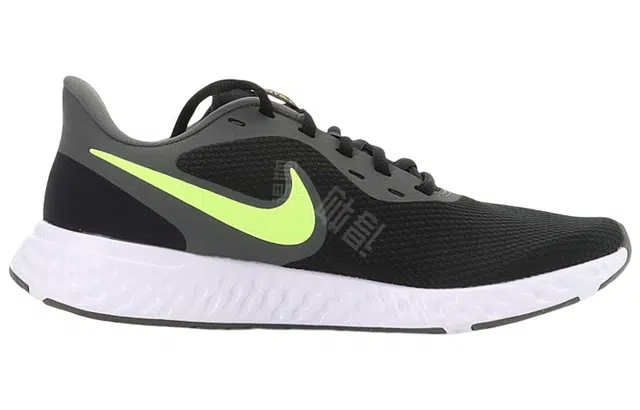 Nike REVOLUTION 5