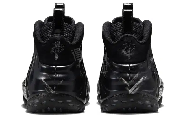 Nike Foamposite One "Black and White"