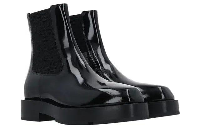 GIVENCHY