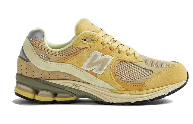 AURALEE x New Balance NB 2002R