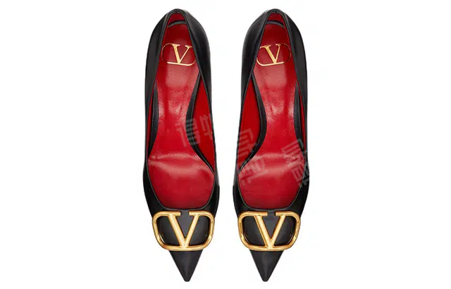 Valentino Vlogo Signature