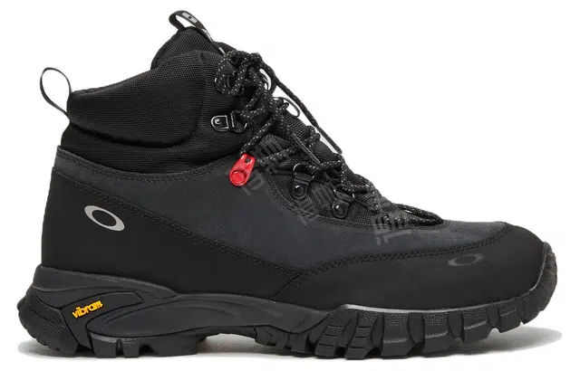 Oakley Traverse
