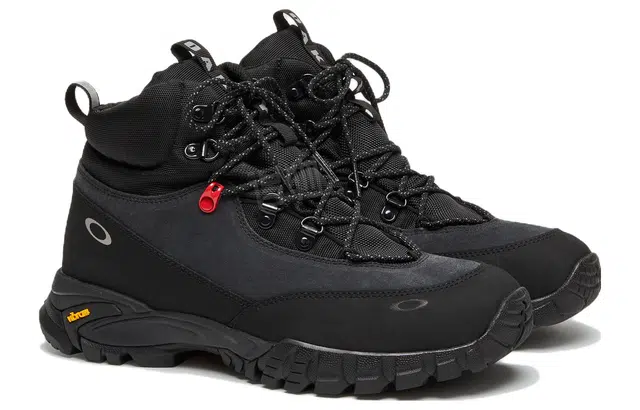 Oakley Traverse