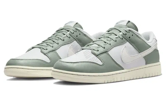 Nike Dunk Low "Mica Green"