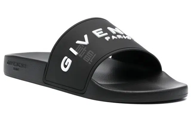 GIVENCHY