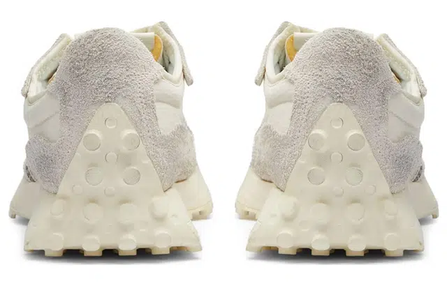 New Balance 327 Off White