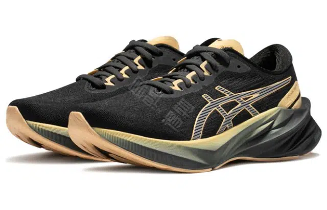 Asics Novablast 3 Llte-Show