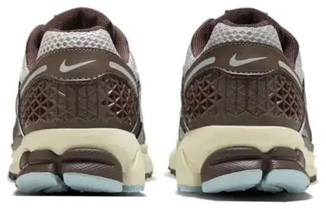 Nike Air Zoom Vomero 5