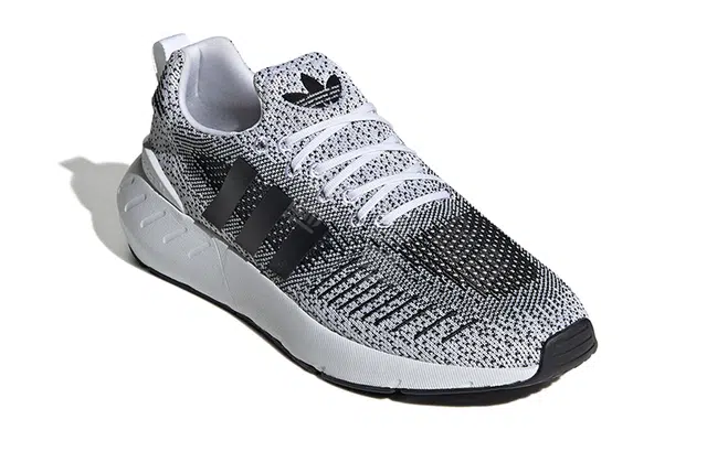 adidas originals Swift run 22