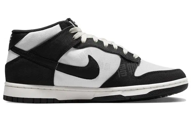 Nike Dunk Mid Black White