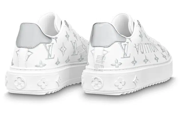 LOUIS VUITTON Time Out